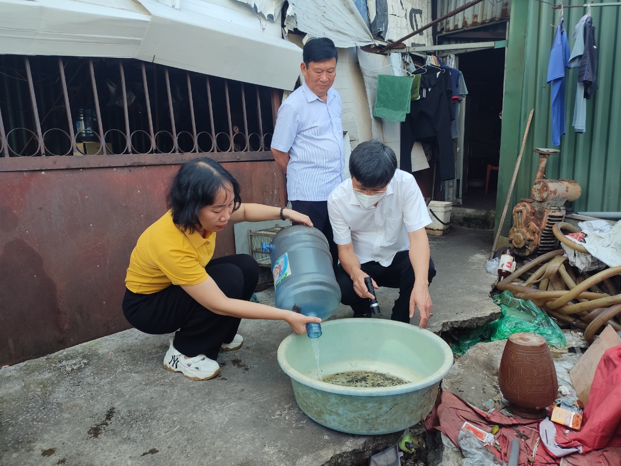 Lãnh đạo Sở Y tế kiểm tra công tác phòng chống sốt xuất huyết tại  phường Thanh Lương, quận Hai Bà Trưng