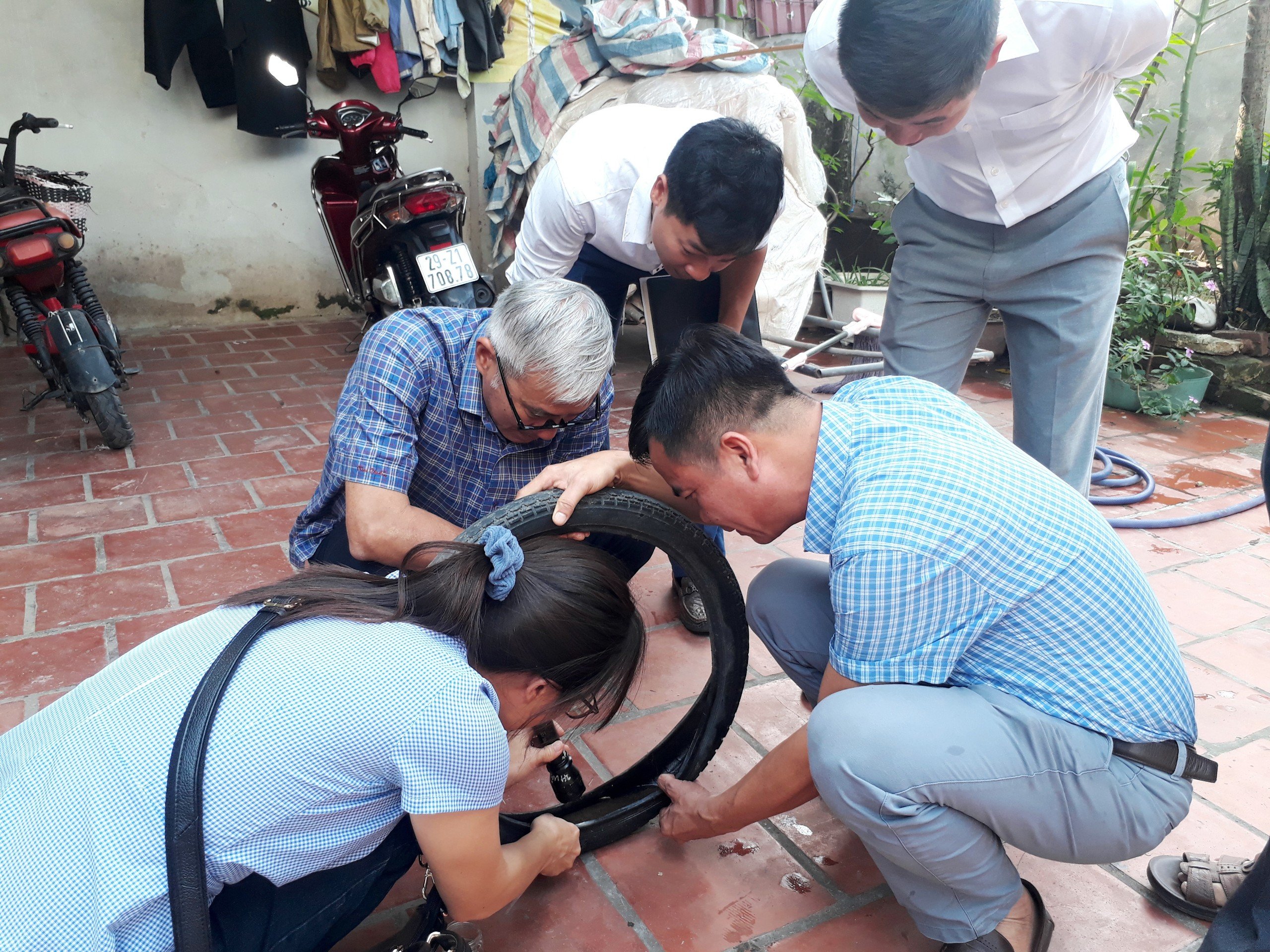 Kiểm tra công tác phòng chống dịch bệnh sốt xuất huyết trên địa bàn huyện Mê Linh
