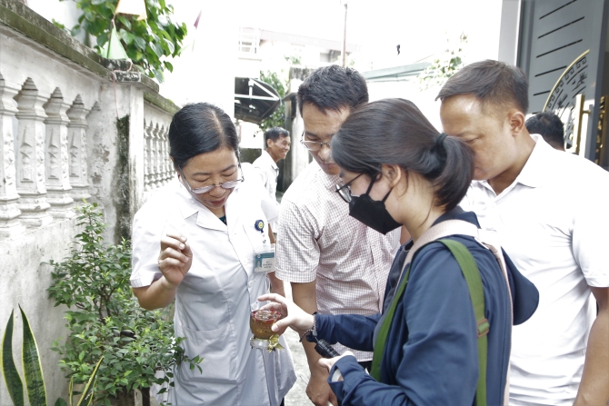 CDC Hà Nội giám sát ổ dịch sốt xuất huyết tại xã Liên Hiệp, huyện Phúc Thọ
