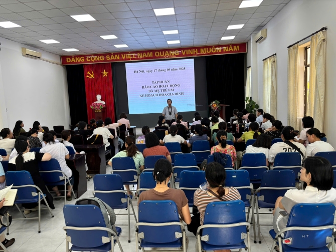 Khoa Sức khỏe sinh sản tập huấn hoạt động bà mẹ trẻ em - kế hoạch hóa gia đình