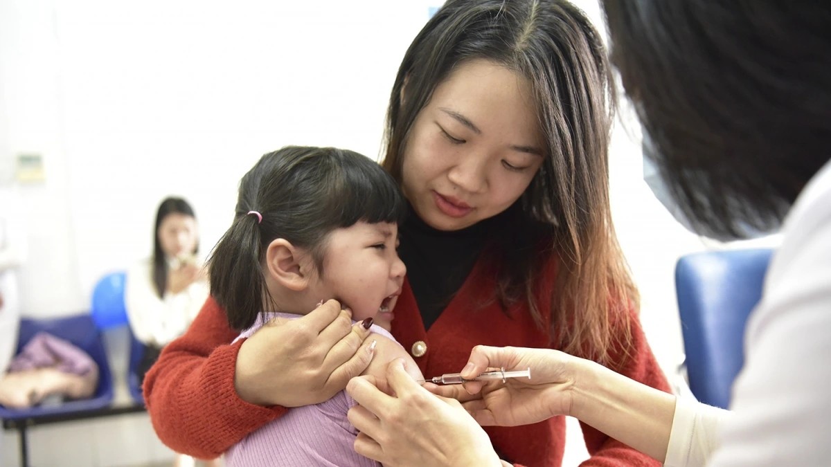 Kiểm tra tiền sử và tổ chức tiêm bù cho trẻ tại các cơ sở giáo dục mầm non, tiểu học trên địa bàn thành phố Hà Nội