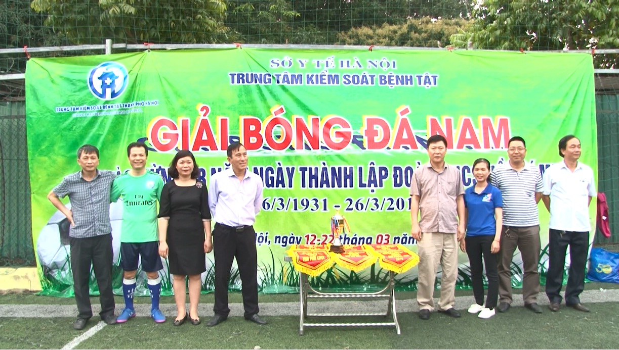 Bế mạc giải bóng đá mini Trung tâm Kiểm soát bệnh tật thành phố Hà Nội