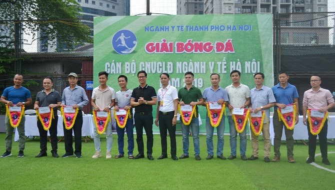 Bế mạc giải bóng đá mini toàn ngành y tế Hà Nội