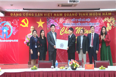Phó Chủ tịch UBND TP Ngô Văn Qúy thăm và chúc tết một số đơn vị y tế của Hà Nội