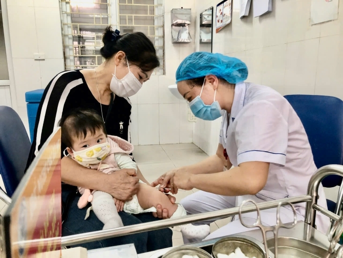 Hà Nội tiếp tục tổ chức chiến dịch tiêm vắc xin sởi đợt 3 cho trẻ đến 15 tuổi