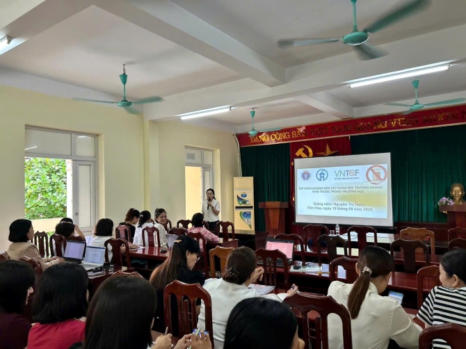 CDC Hà Nội tập huấn hướng dẫn xây dựng môi trường không khói thuốc trong trường học